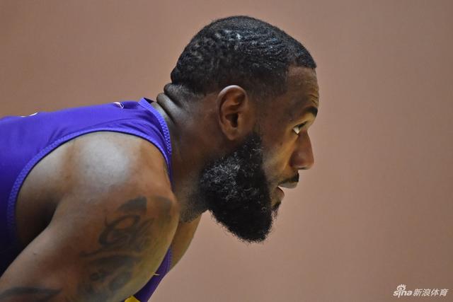 詹姆斯25+12库里仅13分 湖人力克勇士3连胜